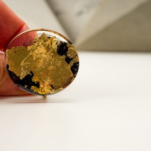 Pierścionek czarno złoty artystyczny duży