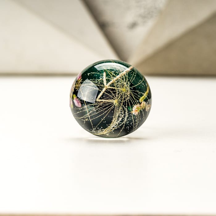 Pierścionek bez okazji dla dziewczyny.