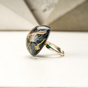 Pierścionek bez okazji dla dziewczyny.