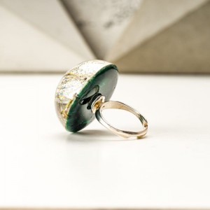 Pierścionek bez okazji dla dziewczyny.