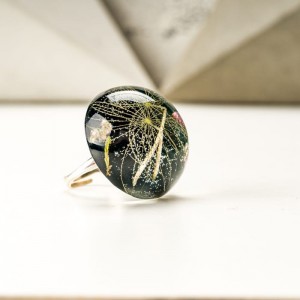 Pierścionek bez okazji dla dziewczyny.