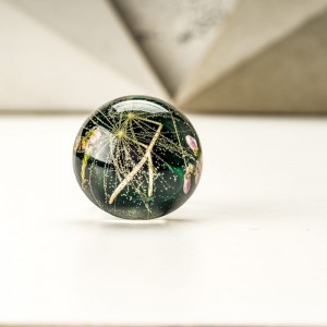 Pierścionek bez okazji dla dziewczyny.