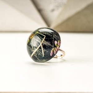 Pierścionek bez okazji dla dziewczyny.