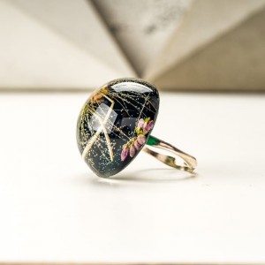 Pierścionek bez okazji dla dziewczyny.