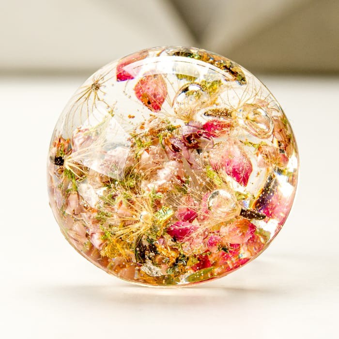 Pierścionek srebrny z prawdziwymi kwiatami i dmuchawcem.