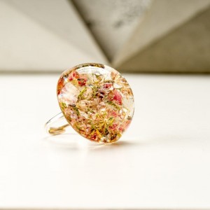 Pierścionek srebrny z prawdziwymi kwiatami i dmuchawcem.