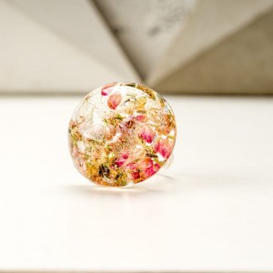 Pierścionek srebrny z prawdziwymi kwiatami i dmuchawcem.