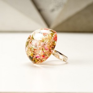 Pierścionek srebrny z prawdziwymi kwiatami i dmuchawcem.