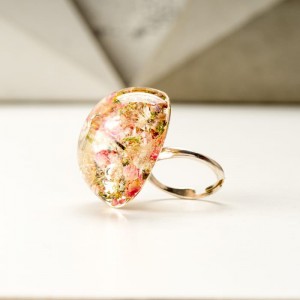 Pierścionek srebrny z prawdziwymi kwiatami i dmuchawcem.