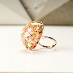 Pierścionek srebrny z prawdziwymi kwiatami i dmuchawcem.