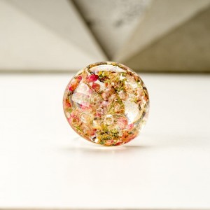 Pierścionek srebrny z prawdziwymi kwiatami i dmuchawcem.