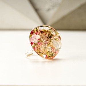 Pierścionek srebrny z prawdziwymi kwiatami i dmuchawcem.