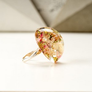 Pierścionek srebrny z prawdziwymi kwiatami i dmuchawcem.