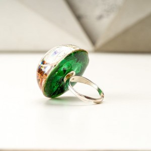 Zielony pierścionek z żywicy