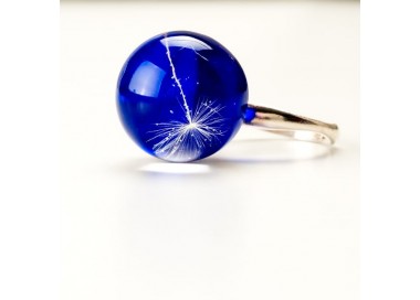 Pierścionek z granatowym oczkiem z prawdziwym dmuchawcem z żywicy jubilerskiej 1