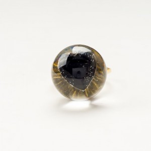 Czarny pierścionek z cyrkonią serduszko czarne 4