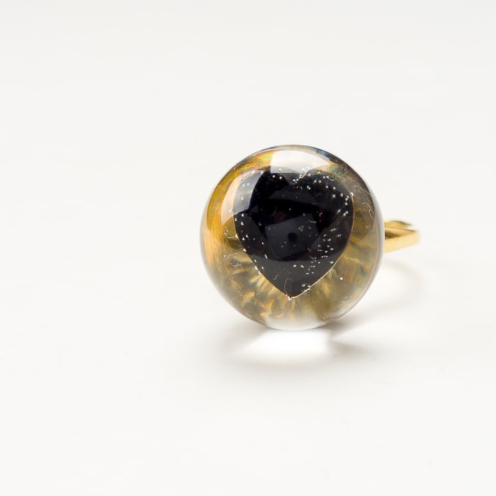 Czarny pierścionek z cyrkonią serduszko czarne