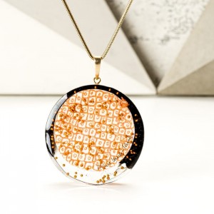 Naszyjnik na prezent - oryginalna biżuteria artystyczna na złoconym łańcuszku