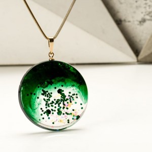 Naszyjnik złoty z zieloną zawieszką