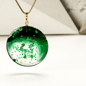 Naszyjnik złoty z zieloną zawieszką