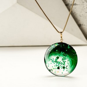 Naszyjnik złoty z zieloną zawieszką
