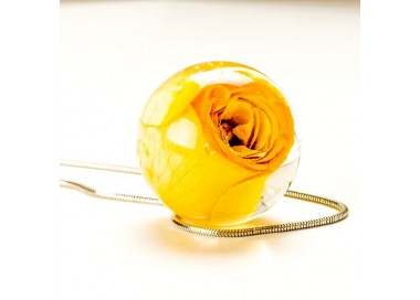 Naszyjniki srebrne z żółtą różą. Kwiat prawdziwej róży. 1