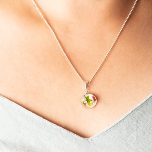 Naszyjnik artystyczny ręcznie malowany z różowym wrzosem