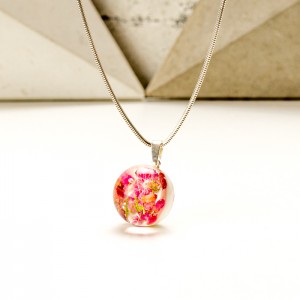 Naszyjnik kwiaty wrzośca w żywicy.