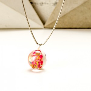 Naszyjnik kwiaty wrzośca w żywicy.