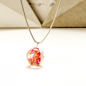 Naszyjnik kwiaty wrzośca w żywicy.