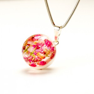 Naszyjnik kwiaty wrzośca w żywicy.