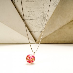 Naszyjnik kwiaty wrzośca w żywicy.