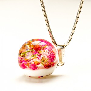 Naszyjnik kwiaty wrzośca w żywicy.