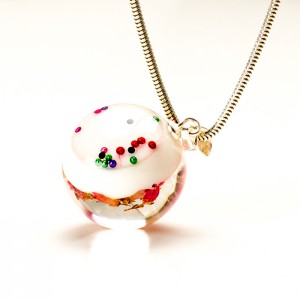 Naszyjnik kwiaty wrzośca w żywicy.