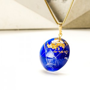 Naszyjnik do dużego dekoltu w kolorze nocy.