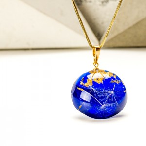 Naszyjnik do dużego dekoltu w kolorze nocy.