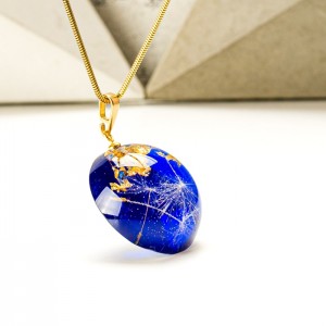 Naszyjnik do dużego dekoltu w kolorze nocy.