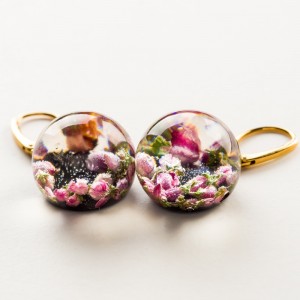 Kolczyki czarne, prawdziwe kwiaty wiszące.