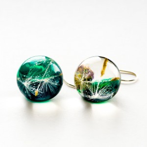 Kolczyki w kolorze zielonym.
