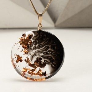 Naszyjnik elegancki z miedzianymi płatkami.