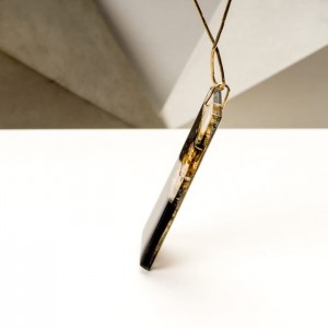 Biżuteria artystyczna - naszyjnik damski z dużą złoto-różowo-czarną zawieszką na złotym łańcuszku 13