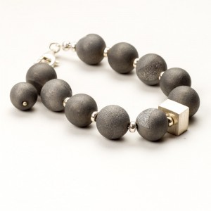 Bransoletka na urodziny dla dziewczyny.