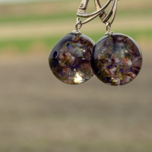 Modne kolczyki wiszące na wiosnę.