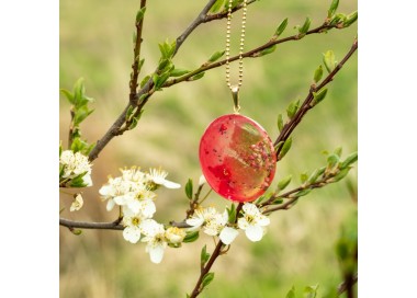Wiosenna biżuteria-naszyjnik złoty z kwiatami.
