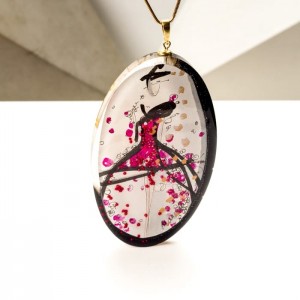 Naszyjnik pozłacany z różową zawieszką malowaną ręcznie, biżuteria artystyczna.5