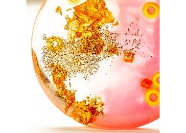 Złoto- różowy naszyjnik.