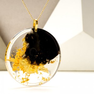 Nowoczesny naszyjnik.