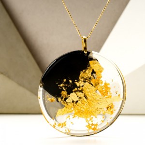 Nowoczesny naszyjnik.