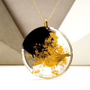 Nowoczesny naszyjnik.