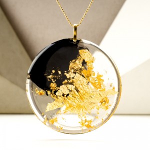 Nowoczesny naszyjnik.